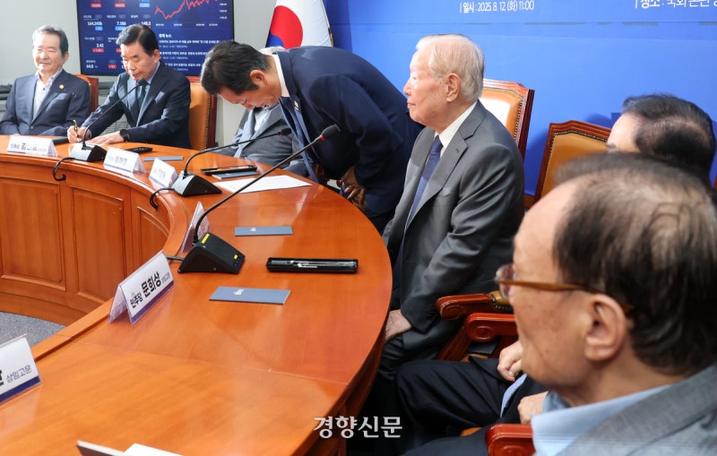 <b>원로 쓴소리</b>에 <b>정청래</b> “DJ도 ‘국익 위해 악마와 손 잡으라’ 말씀··...