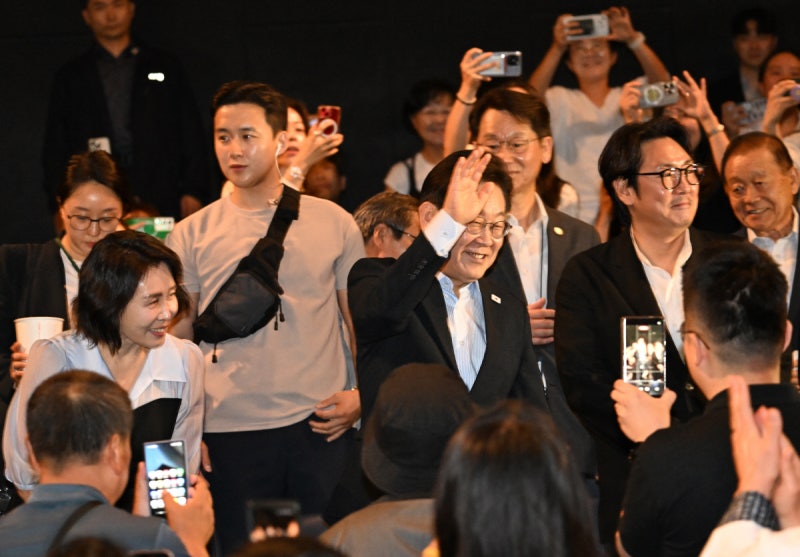 이재명 대통령 부부, 시민 119명과 함께 영화 ‘독립군’ 관람