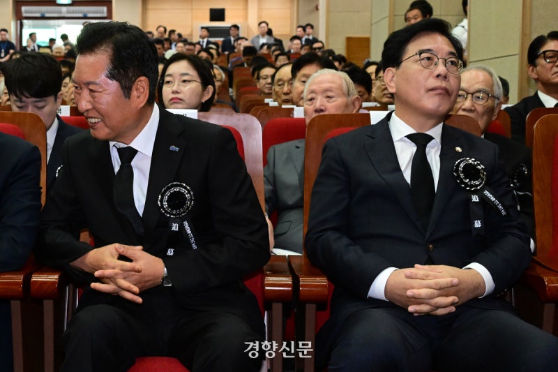 [사설] 국정·여당 지지율 경고등, ‘정치 실종’ 무겁게 봐야