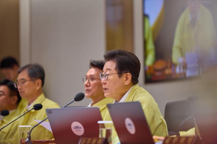 이 대통령 “민감한 사안은 공론화 거쳐야”···법무장관에 '검찰개혁' 여론 수렴 주문