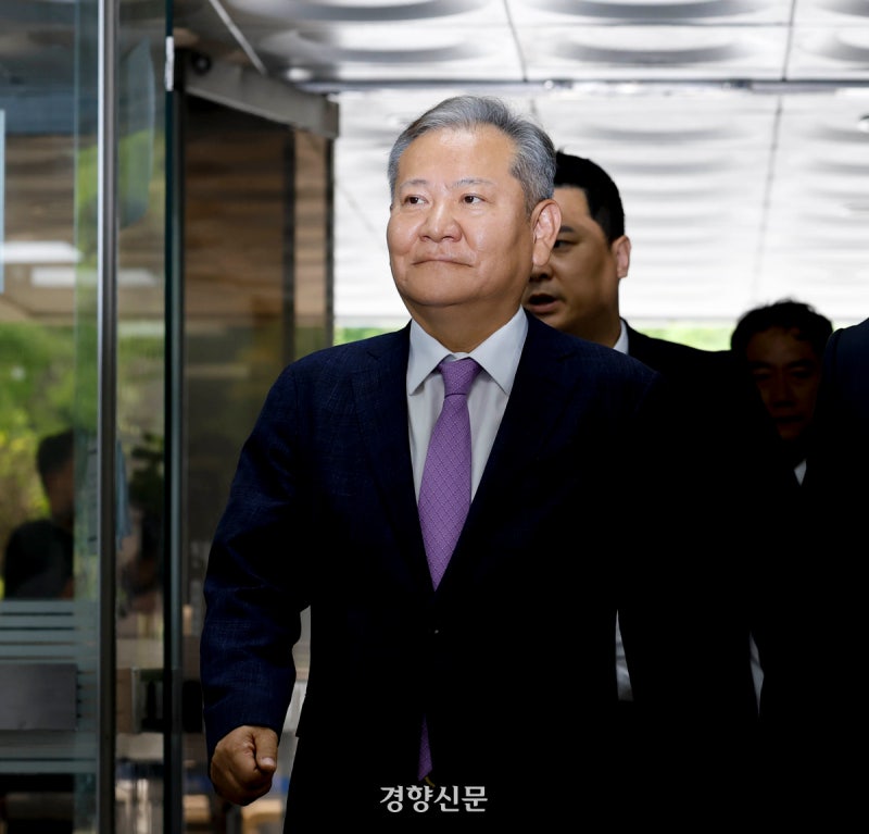 <b>내란</b>특검, <b>이상민</b> 구속기소···“윤석열 국헌문란 폭동에 <b>가담</b>”