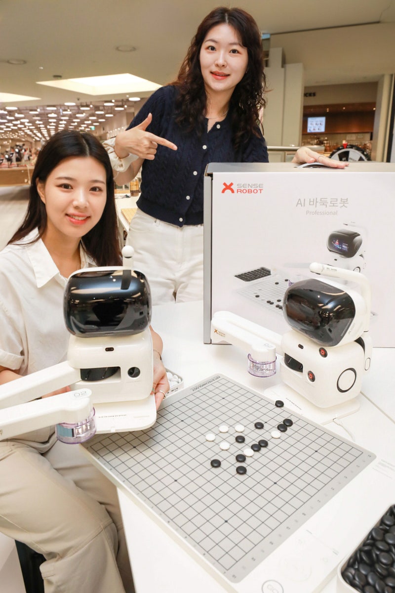 AI와 한판 대결…현대백화점 ‘AI 바둑 로봇’ 팝업[포토뉴스]