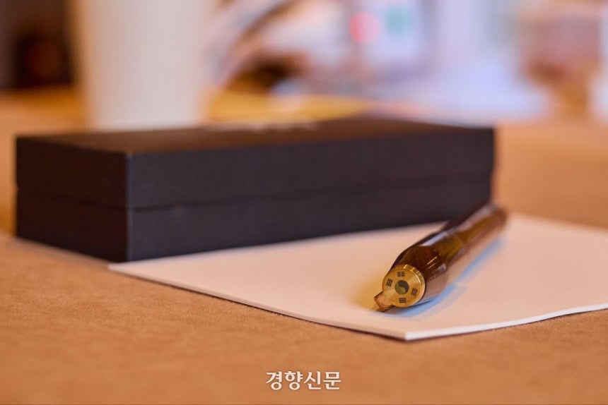 서명용 펜. 2025. 8. 26. 대통령실제공