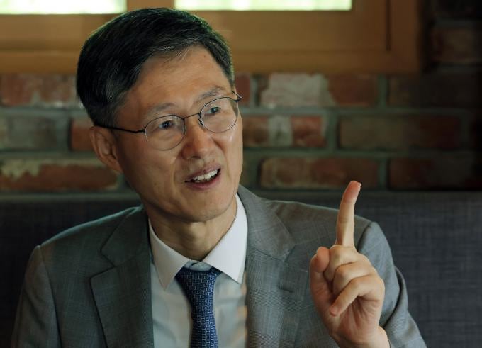문형배 전 헌법재판관의 “대통령 윤석열을 파면한다” 그 뒷이야기