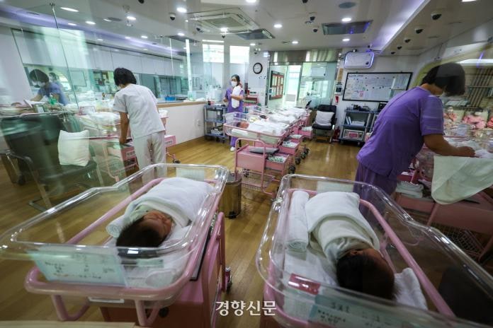 “엄마·아빠는 비혼”···작년 혼인 외 출생아 5.8% 역대 최고