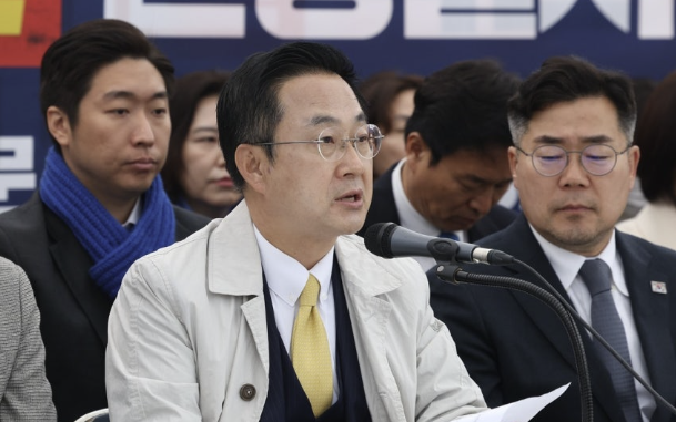 [속보]<b>박성준 의원</b>, <b>내란특검</b> 참고인 출석···“국힘 표결 방해 있었다...