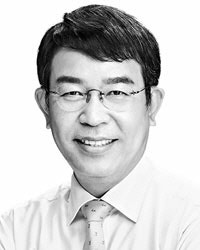 [정동칼럼]지금 정상회담 성공을 자축할 때인가