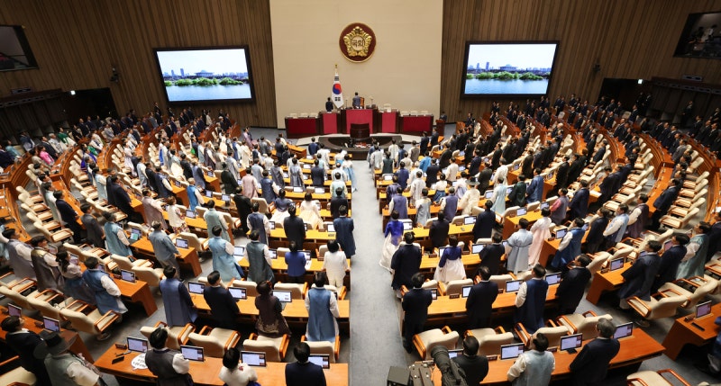 [사설]‘본회의장 상복’ 국민의힘, 졸렬한 보수정치 선 넘었다
