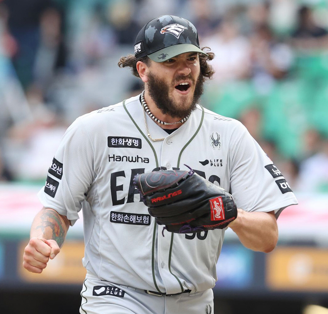 “MVP는 내 것”…‘16승 무패’ 폰세, 불방망이 들고 쫓아가는 디아즈