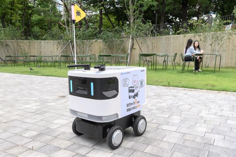 “커피 9잔도 무료배달” 공원 누비는 자율주행 로봇 ‘양천누리온’
