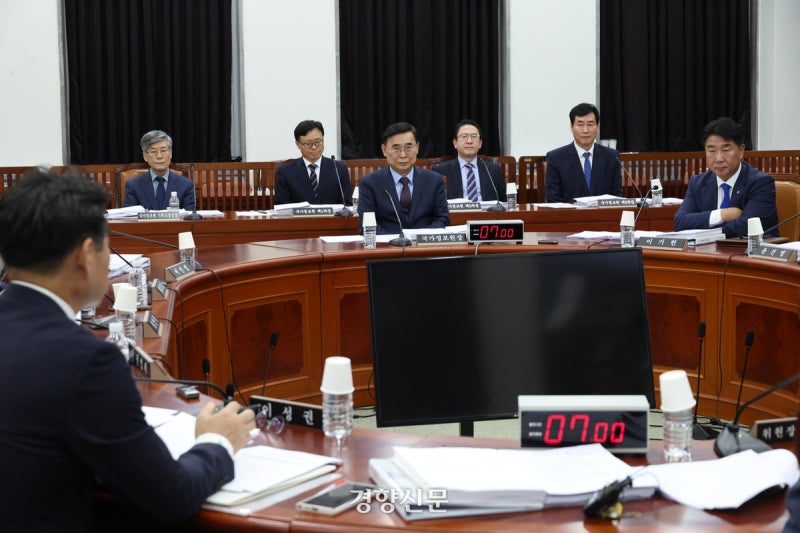 [사설]윤석열 정부 ‘국정원 정치개입’ 전모 밝혀 엄단하라