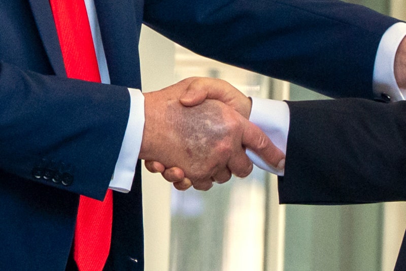 이틀간 활동 없자 ‘사망설’ 확산에…트럼프 “매우 활발하게 활동” 반박