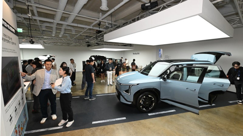 기아, 패밀리 전기 SUV ‘더 기아 EV5’ 시판…4일부터 계약 개시[포토뉴스]