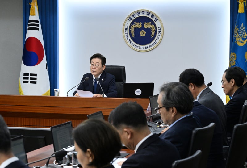 [속보]<b>이 대통령</b>, 8일 여야대표와 오찬···야당 대표와 단독 <b>회동</b>도