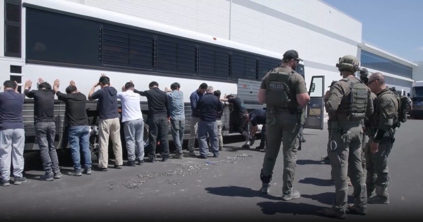 미국 이민관세단속국(U.S. Immigration and Customs Enforcement, ICE) 홈페이지 뉴스룸에는 지난 4일(현지시간) 미국 조지아주에서 시행된 불법체류자 단속에 대한 설명과 정지 영상 4컷