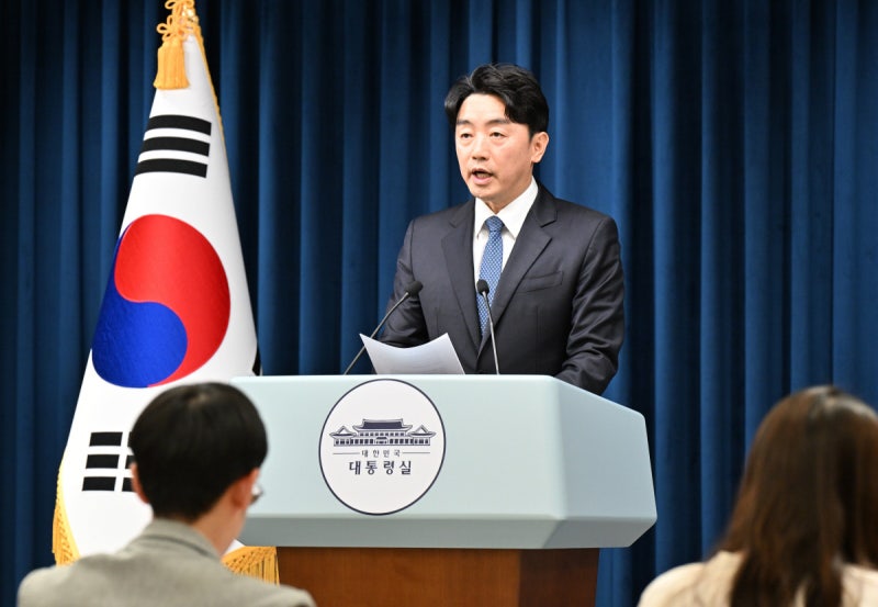 신설 인사수석에 조성주…부총리급 국민통합위원장 이석연