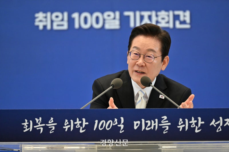 [속보]이 <b>대통령</b>, <b>검찰개혁</b>에 “구더기 싫다고 장독 없애나···감정 배...