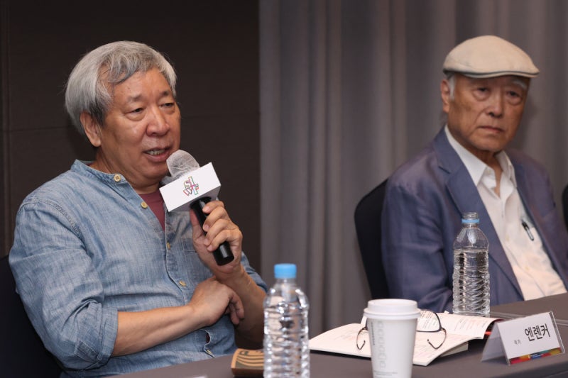“암흑기·상처 직접 대면…한국 작가들 부럽다”