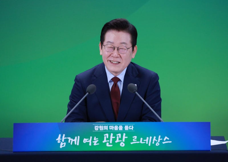 이 <b>대통령</b> “강원 <b>접경지역</b> 산다는 게 억울하지 않게 특별히 <b>배려</b>”