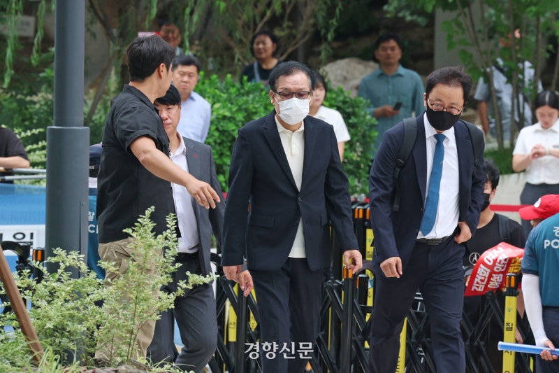 [속보]건진에게 불법 정치자금 준 <b>박창욱</b> 도의원 <b>구속영장 기각</b>...브로커...