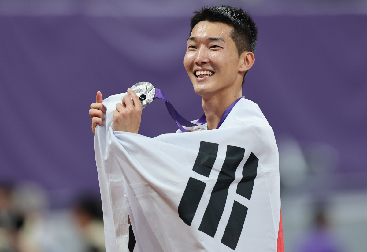 “할 수 있다” 우상혁의 도약…“오늘까지만 만족, 내일부터 다시 달린다”