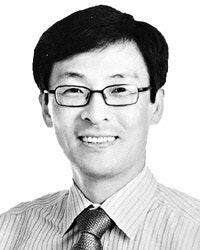 [정동칼럼]정부가 시장과 싸워 이기려면