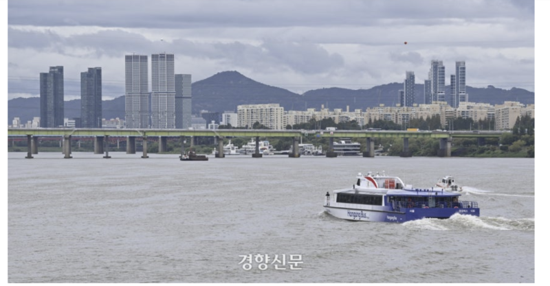 결국 고개숙인 오세훈 “<b>한강버스 운항</b>중단 시민께 송구”