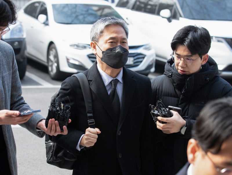 '제작사 고가 인수 의혹' 김성수 카카오엔터 전 대표 1심 무죄