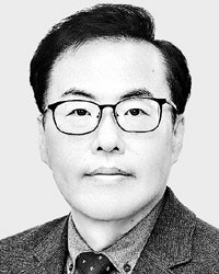 [역사와 현실]옛것은 가고 새것은 오지 않은