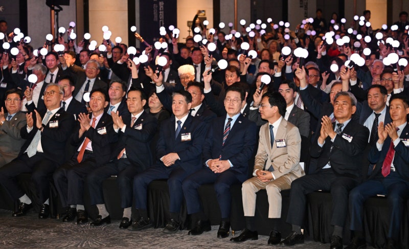 조희대·정부조직법 등 ‘여당 혼선’…대통령 지지율 끌어내렸다