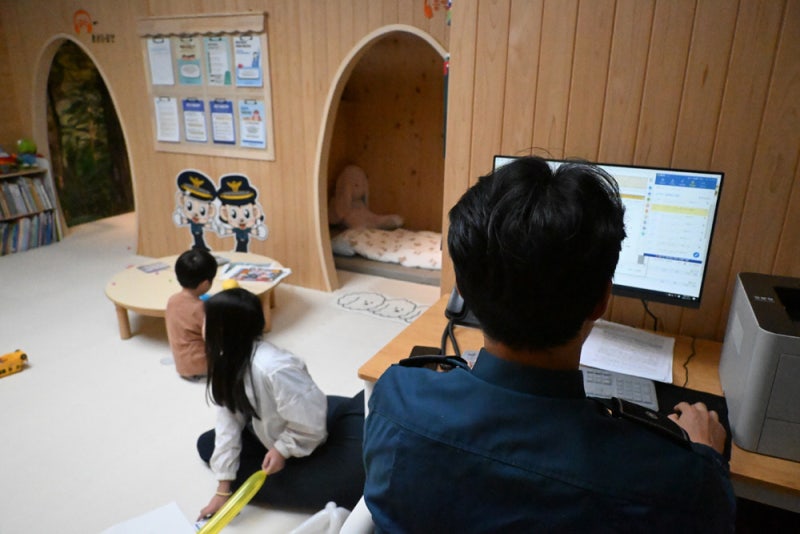 마포경찰서 ‘육아형오피스’ 운영 3개월 “동료들이 아이 반겨줘 어색하지 않아요”