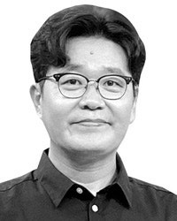 [이용균의 초속 11.2㎞]실용과 철학 사이, 낭만에 대하여