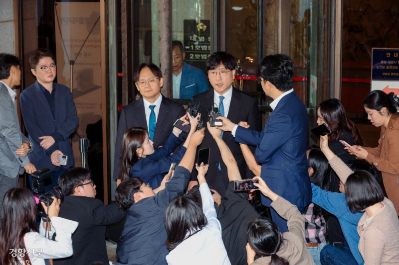상고심 결과에 입장 밝히는 최태원 측 변호사[포토뉴스]