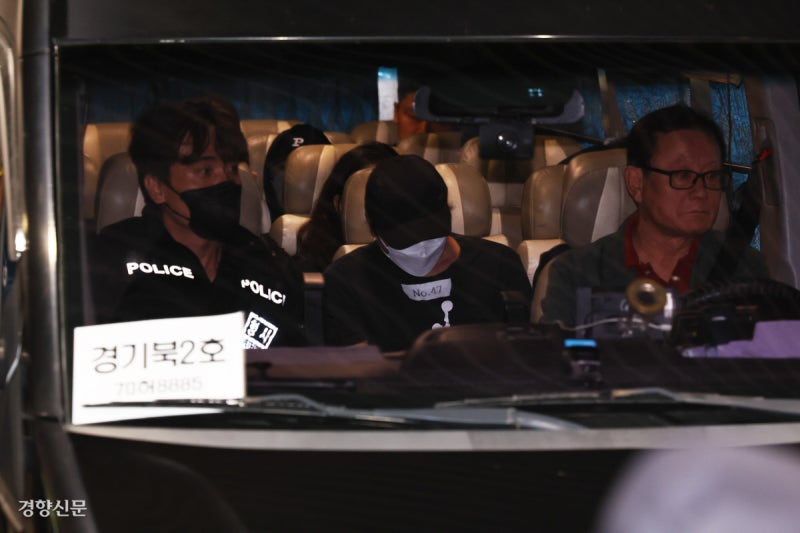입국 후 각 지역 경찰 유치장 분산 수감…단순 체류 60대 석방