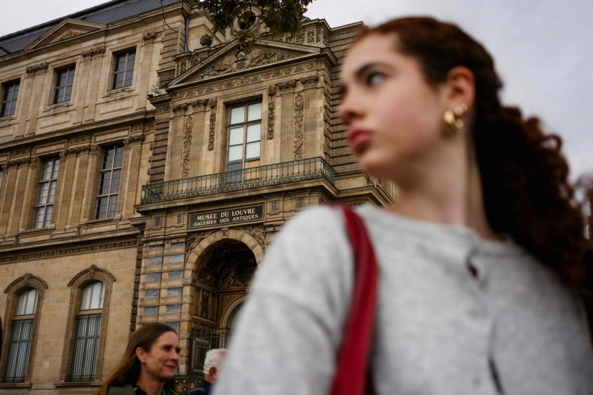 파리 자연사박물관 6kg 금덩이 도난, 20대 중국 여성이 잡혔대!