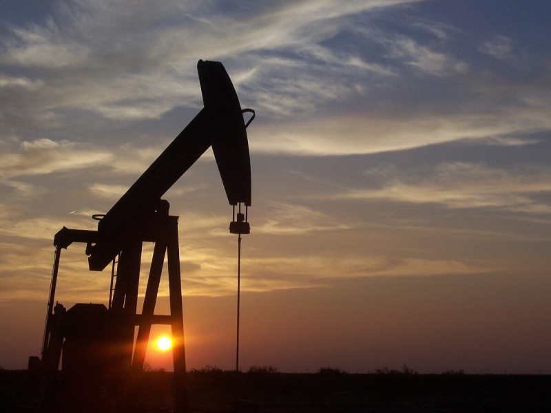 WTI·브렌트 5%대 급등···미국의 <b>러시아 석유</b>기업 <b>제재</b>에 국제유가 ‘...