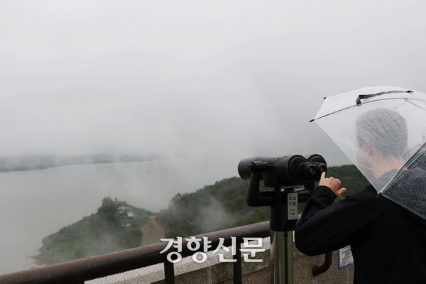 귀순병 쫓아 MDL 넘은 북한군 2명, 경고 사격에 줄행랑쳤대!