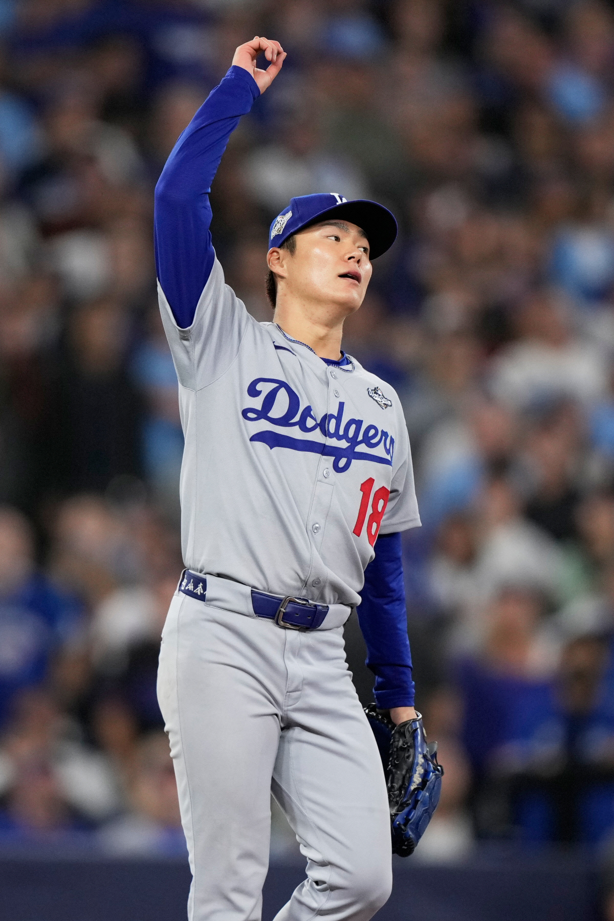 다저스, 월드시리즈 2차전 토론토에 승리 ‘1 대 1 균형’  ‘PS 2연속 완투승’ 기록 쓴 야마모토