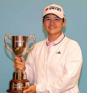 ‘왕년의 최강’ 쩡야니, 11년 만에 우승…“꿈을 포기해선 안 된다는 것 보여줬다”