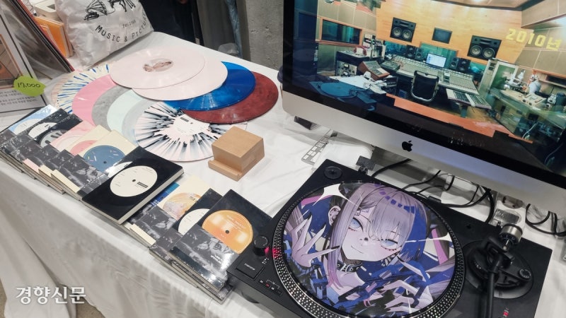 들으려고? 아니, 소유하려고!···턴테이블 없어도 산다, ‘굿즈’로 부활한 바이닐