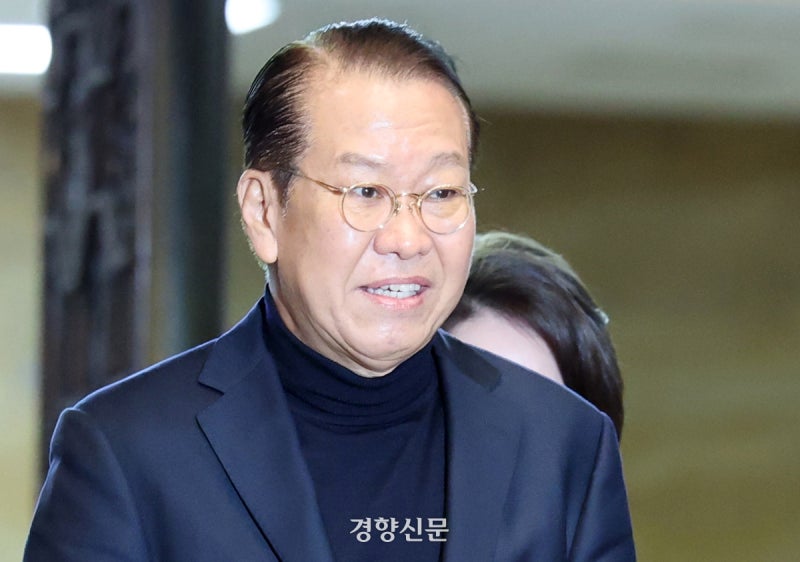 [단독]선관위, <b>권영세</b> ‘<b>유튜버</b> 설 <b>선물</b>’ 수사 의뢰했다···경찰 수사...