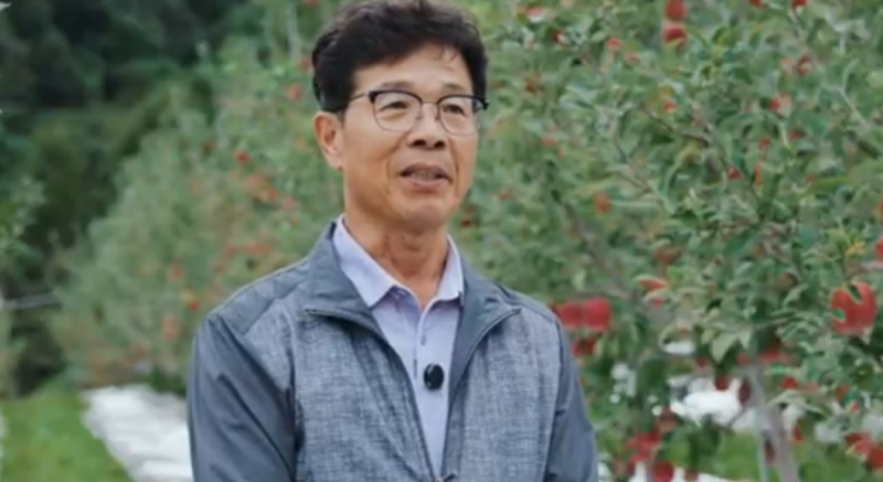 “조석 문안 드리듯 정성 다해”···트럼프·시진핑 얼굴 새겨진 ‘APEC사과’ 키운 박인수씨