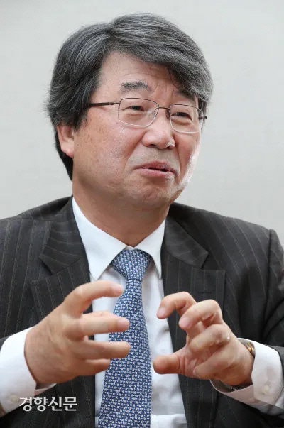 경사노위 위원장에 김지형 전 대법관 임명…“사회적 약자 보호 힘써”