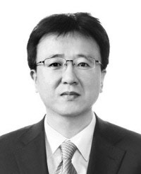 [오관철 칼럼]‘배반의 증시’ 오명을 벗으려면