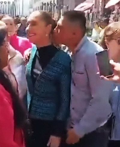 거리서 성추행당한 셰인바움 대통령, “모든 멕시코 <b>여성</b>들이 겪고 있는...