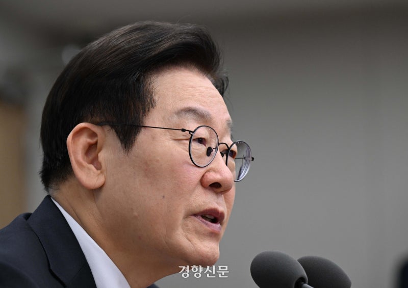 이 대통령 “수많은 <b>전태일</b>이 우리 곁에···소년공 이재명이 친구 되...
