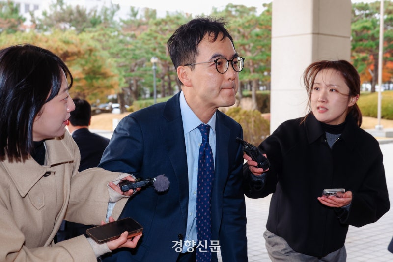 [속보]구자현 <b>검찰총장 대행</b>, 검사장 ‘평검사 전보’ 질문에 ‘묵묵부...