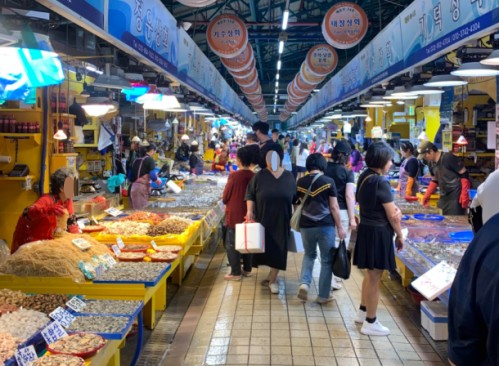 김장철 맞아 인천 전통시장서 국산 수산물 사면 최대 2만원 환급