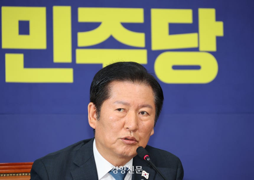 정청래 더불어민주당 대표가 17일 국회에서 열린 당 최고위원회의에서 발언하고 있다. 박민규 선임기자