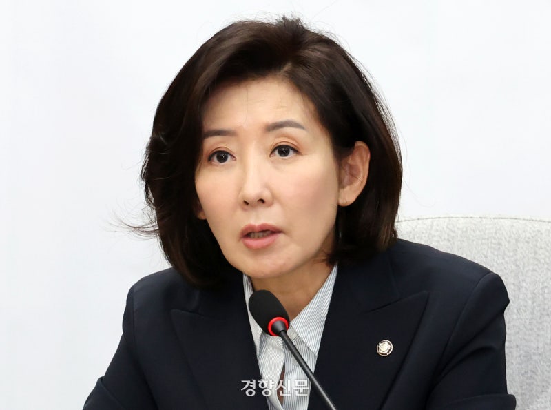 [속보]나경원 벌금 2400만원·황교안 1900만원 유죄···‘<b>패스트트랙</b>’...
